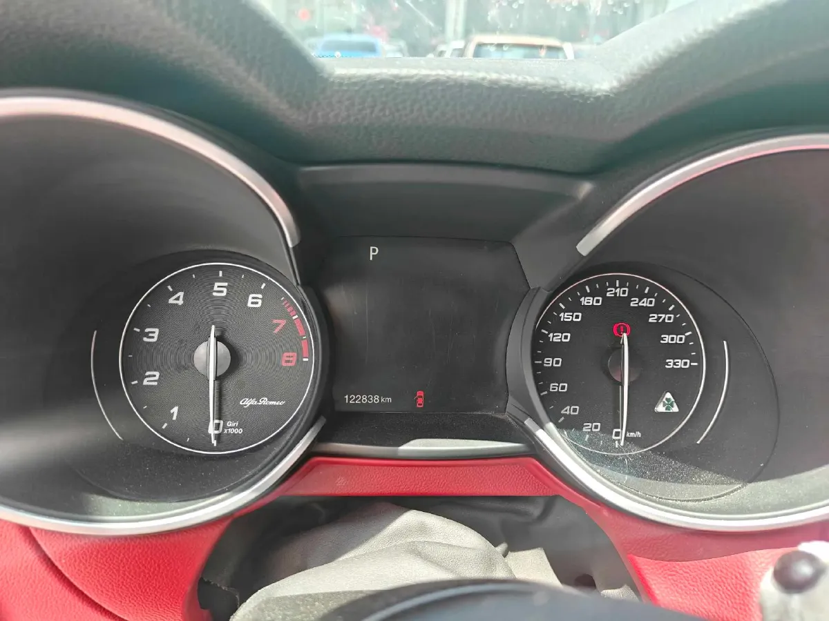 2017 Alfa Romeo Stelvio 2.0T 200HP L4 8AT,autocango,china used car exporter,china ev exporter,chinese used car exporter,chinese used ev exporter