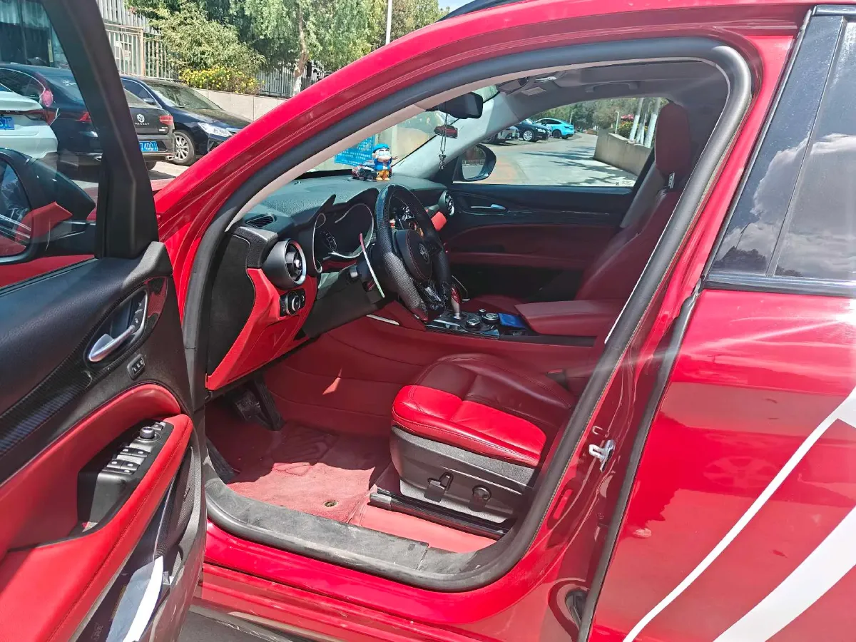 2017 Alfa Romeo Stelvio 2.0T 200HP L4 8AT,autocango,china used car exporter,china ev exporter,chinese used car exporter,chinese used ev exporter