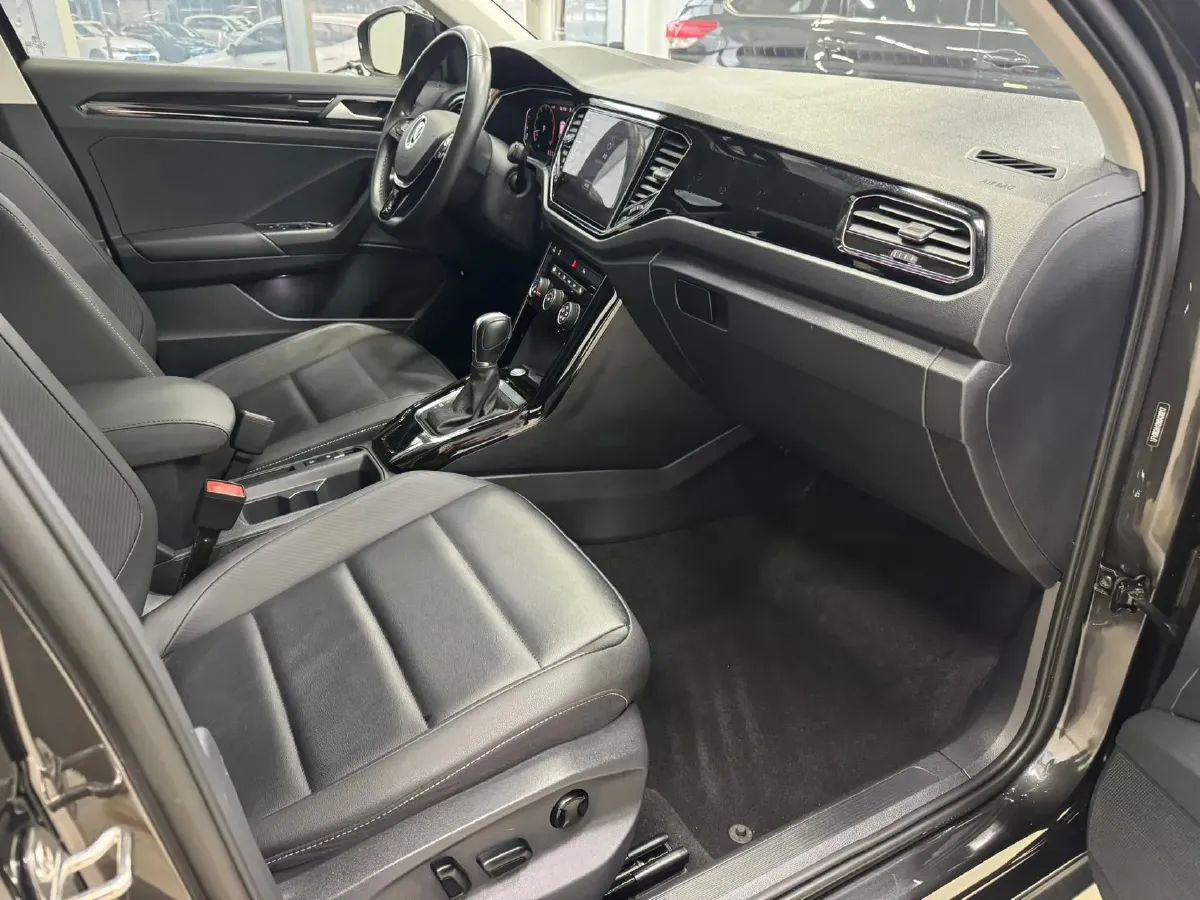 2022 Volkswagen T-Roc 1.4T 150HP L4 7DCT,autocango,china used car exporter,china ev exporter,chinese used car exporter,chinese used ev exporter