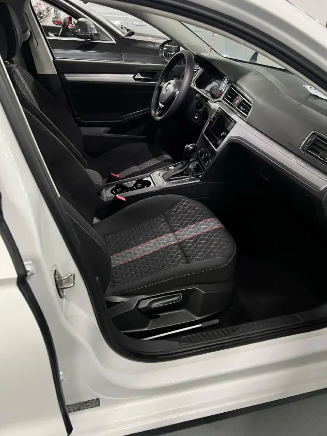 2019 Volkswagen T-Cross 1.4T 150HP L4 7DCT,autocango,china used car exporter,china ev exporter,chinese used car exporter,chinese used ev exporter