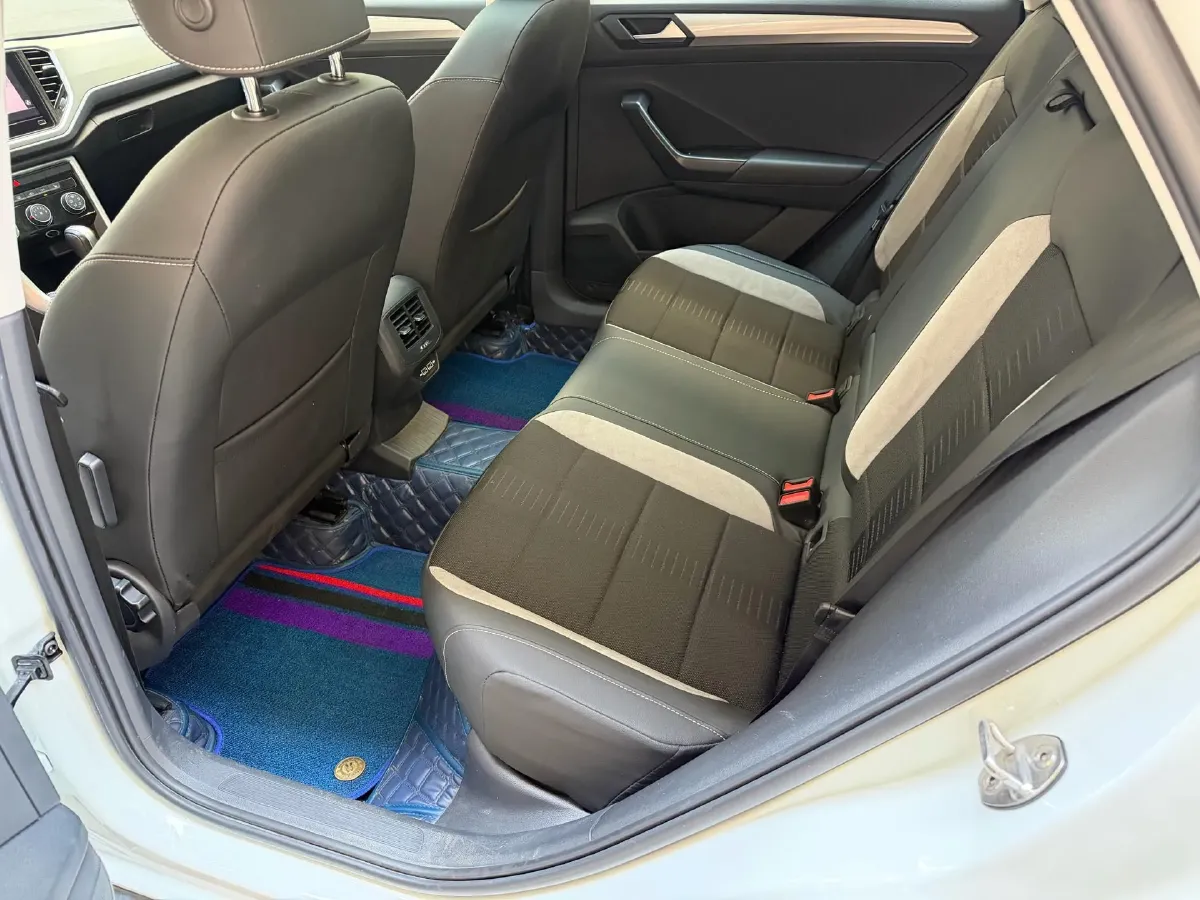 2022 Volkswagen T-Roc 1.4T 150HP L4 7DCT,autocango,china used car exporter,china ev exporter,chinese used car exporter,chinese used ev exporter