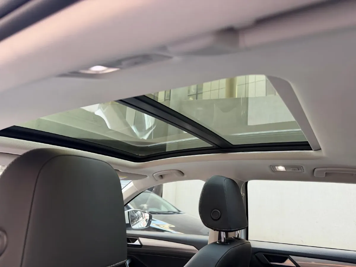 2022 Volkswagen T-Roc 1.4T 150HP L4 7DCT,autocango,china used car exporter,china ev exporter,chinese used car exporter,chinese used ev exporter