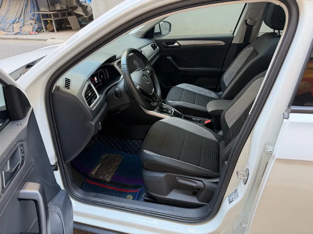 2022 Volkswagen T-Roc 1.4T 150HP L4 7DCT,autocango,china used car exporter,china ev exporter,chinese used car exporter,chinese used ev exporter