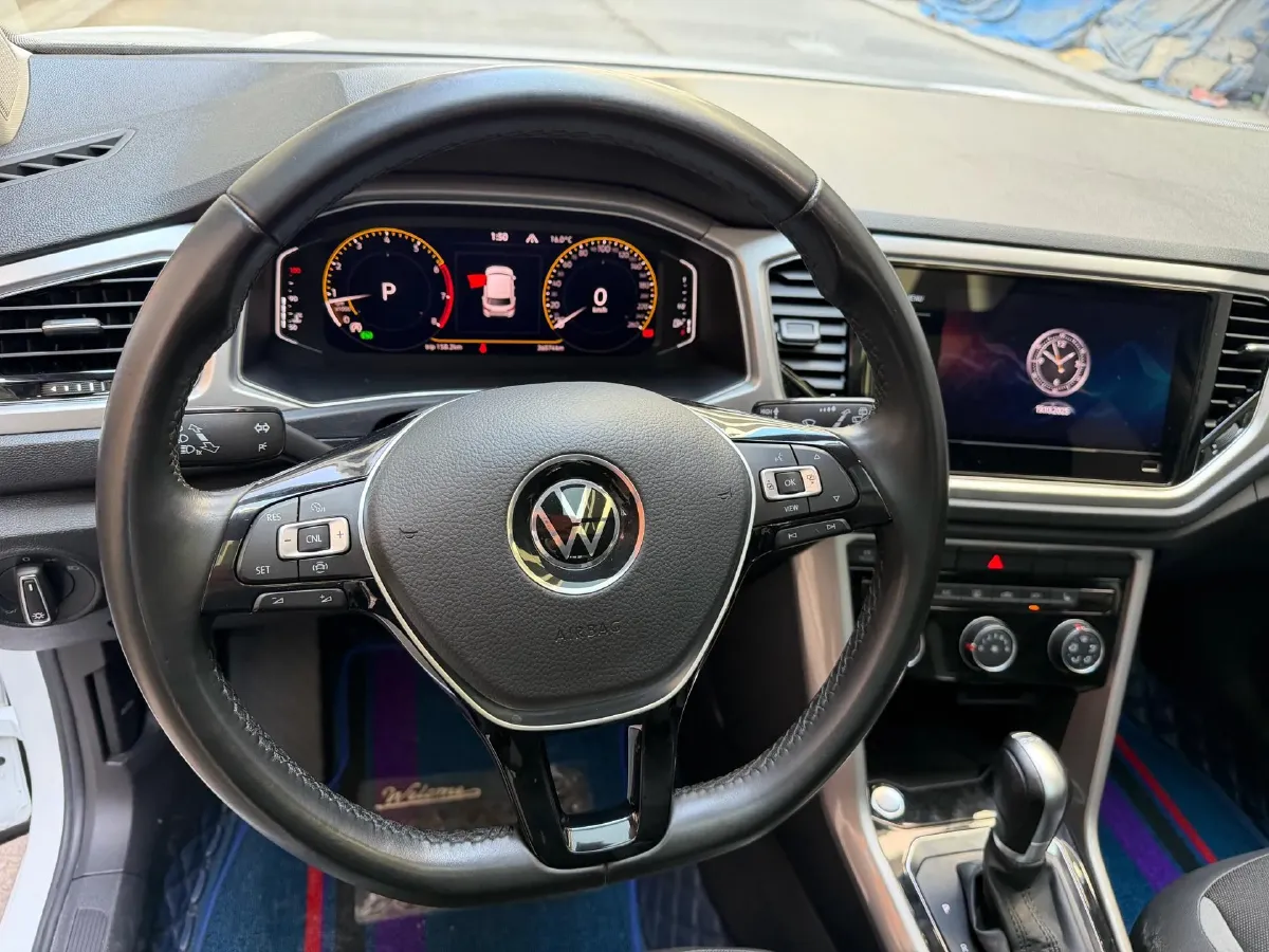 2022 Volkswagen T-Roc 1.4T 150HP L4 7DCT,autocango,china used car exporter,china ev exporter,chinese used car exporter,chinese used ev exporter