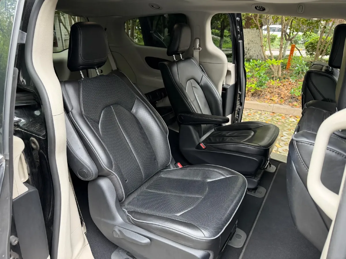 2018 Chrysler Pacifica 3.6L 245HP V6 E-CVT PHEV 16KWH,autocango,china used car exporter,china ev exporter,chinese used car exporter,chinese used ev exporter