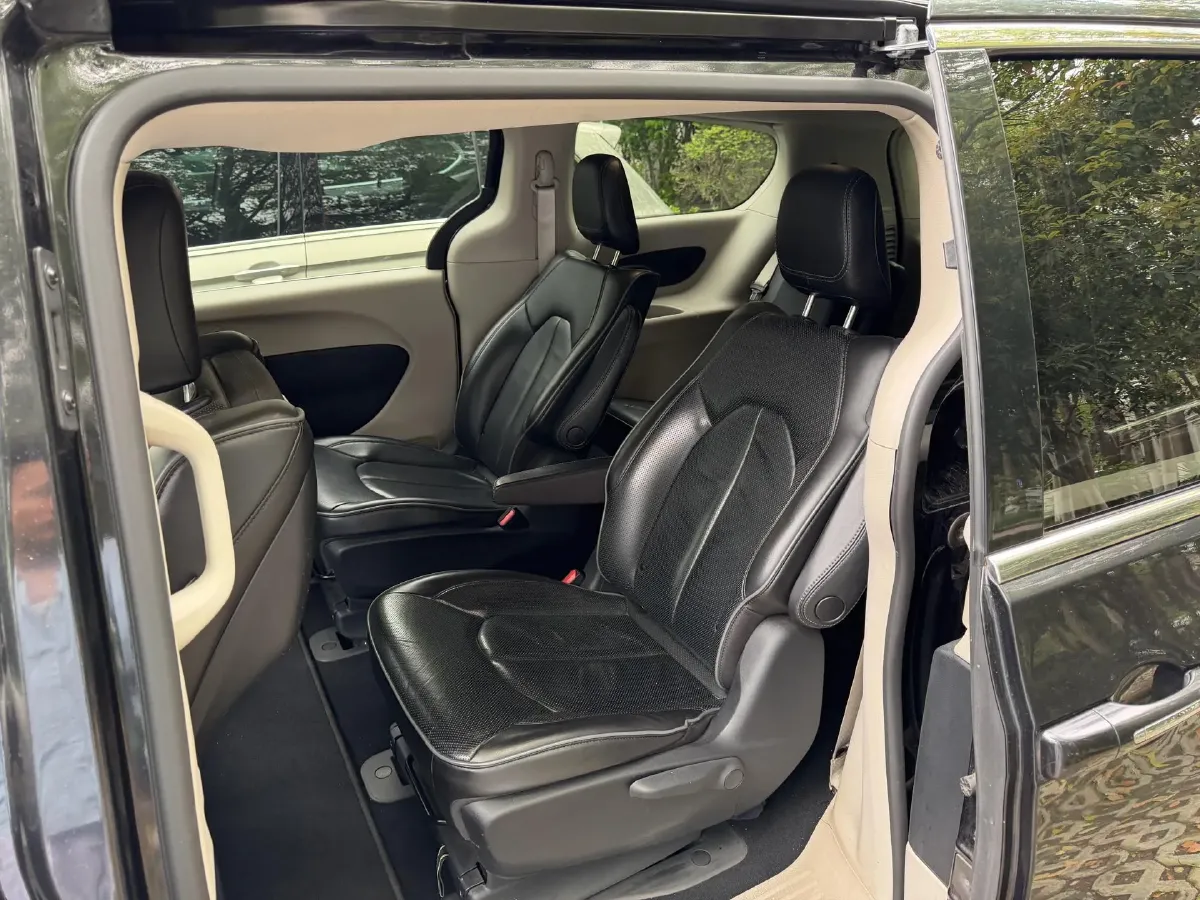 2018 Chrysler Pacifica 3.6L 245HP V6 E-CVT PHEV 16KWH,autocango,china used car exporter,china ev exporter,chinese used car exporter,chinese used ev exporter