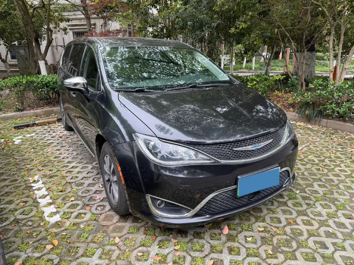 2018 Chrysler Pacifica 3.6L 245HP V6 E-CVT PHEV 16KWH,autocango,china used car exporter,china ev exporter,chinese used car exporter,chinese used ev exporter