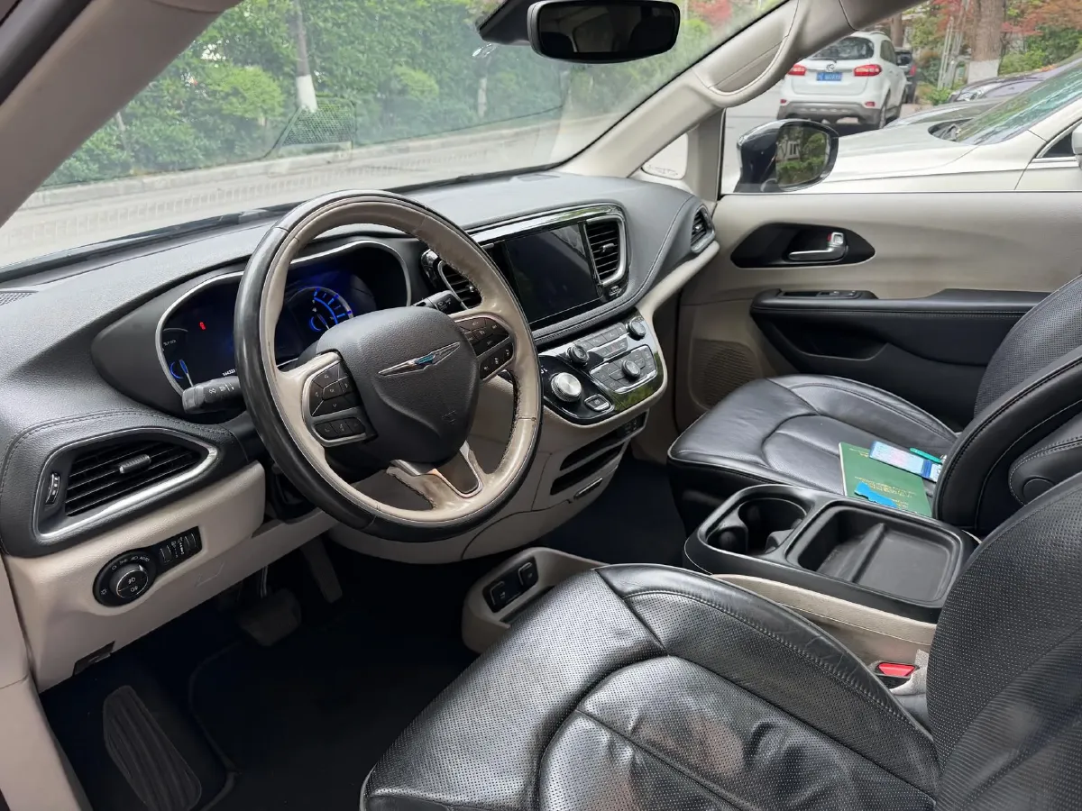 2018 Chrysler Pacifica 3.6L 245HP V6 E-CVT PHEV 16KWH,autocango,china used car exporter,china ev exporter,chinese used car exporter,chinese used ev exporter