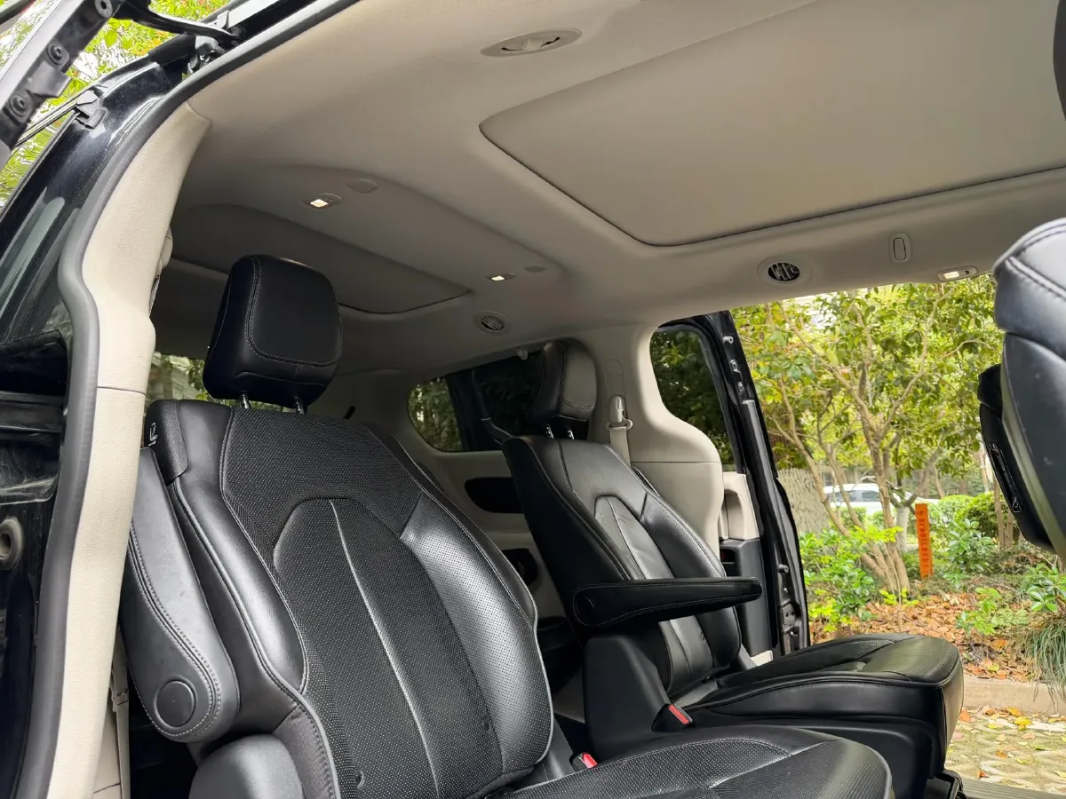 2018 Chrysler Pacifica 3.6L 245HP V6 E-CVT PHEV 16KWH,autocango,china used car exporter,china ev exporter,chinese used car exporter,chinese used ev exporter