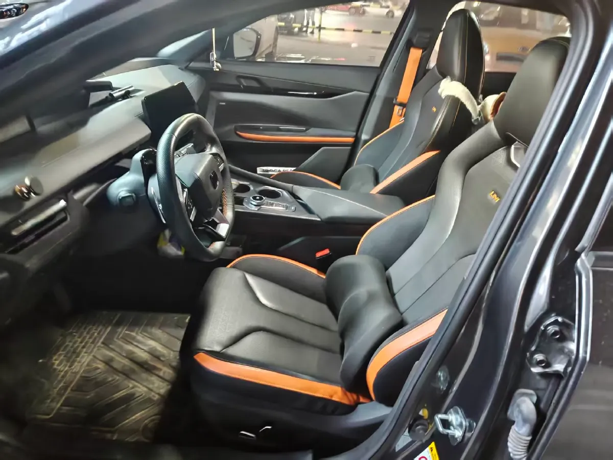 2022 ChangAn UNI-V 2.0T 233HP L4 8AT,autocango,china used car exporter,china ev exporter,chinese used car exporter,chinese used ev exporter