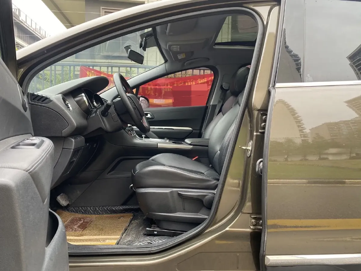 2018 Peugeot 3008 2.0L 147HP L4 6AT,autocango,china used car exporter,china ev exporter,chinese used car exporter,chinese used ev exporter