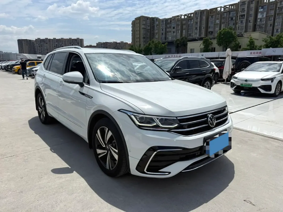 2023 Volkswagen Tiguan L 2.0T 220HP L4 7DCT,autocango,china used car exporter,china ev exporter,chinese used car exporter,chinese used ev exporter