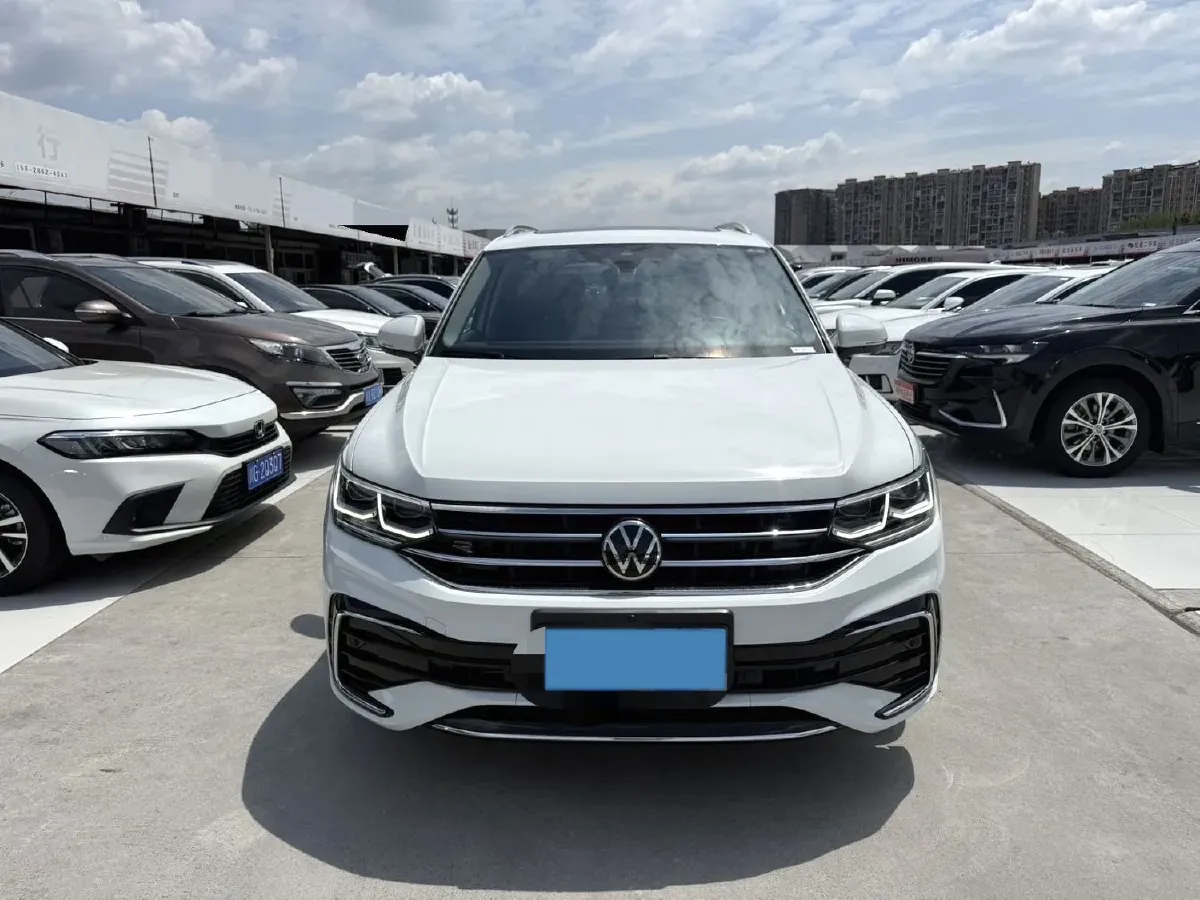 2023 Volkswagen Tiguan L 2.0T 220HP L4 7DCT,autocango,china used car exporter,china ev exporter,chinese used car exporter,chinese used ev exporter
