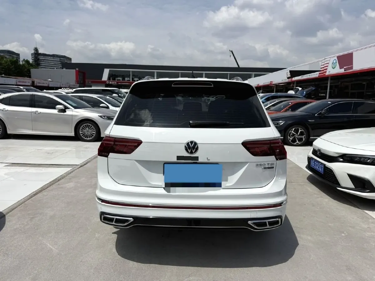 2023 Volkswagen Tiguan L 2.0T 220HP L4 7DCT,autocango,china used car exporter,china ev exporter,chinese used car exporter,chinese used ev exporter