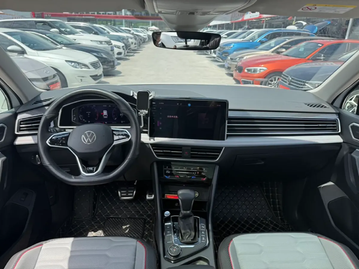 2023 Volkswagen Tiguan L 2.0T 220HP L4 7DCT,autocango,china used car exporter,china ev exporter,chinese used car exporter,chinese used ev exporter