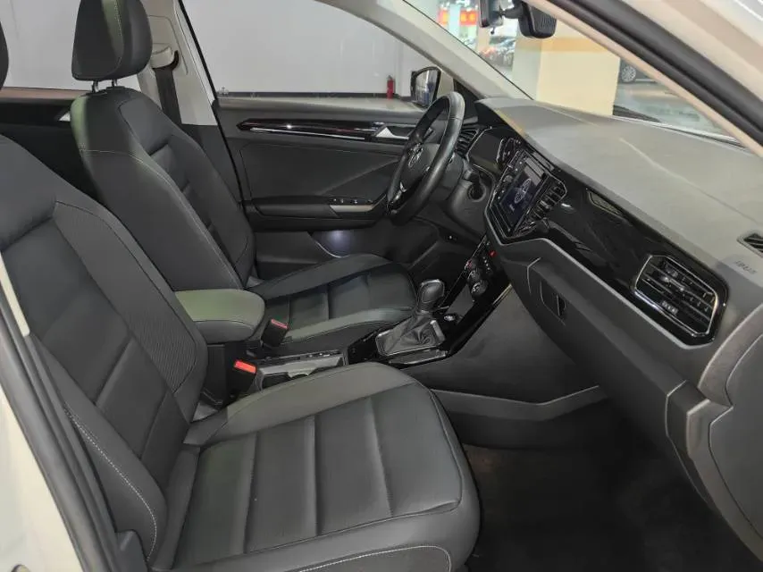 2020 Volkswagen T-Roc 1.4T 150HP L4 7DCT,autocango,china used car exporter,china ev exporter,chinese used car exporter,chinese used ev exporter