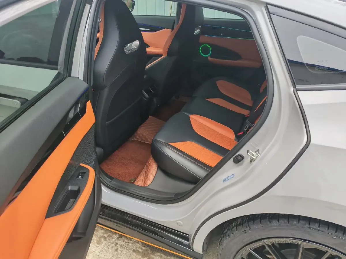 2023 ChangAn UNI-V 2.0T 233HP L4 8AT,autocango,china used car exporter,china ev exporter,chinese used car exporter,chinese used ev exporter