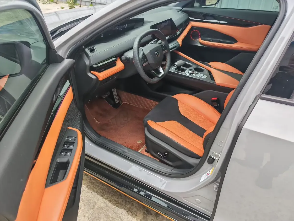 2023 ChangAn UNI-V 2.0T 233HP L4 8AT,autocango,china used car exporter,china ev exporter,chinese used car exporter,chinese used ev exporter