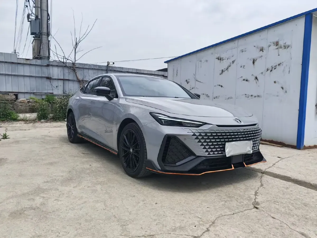 2023 ChangAn UNI-V 2.0T 233HP L4 8AT,autocango,china used car exporter,china ev exporter,chinese used car exporter,chinese used ev exporter