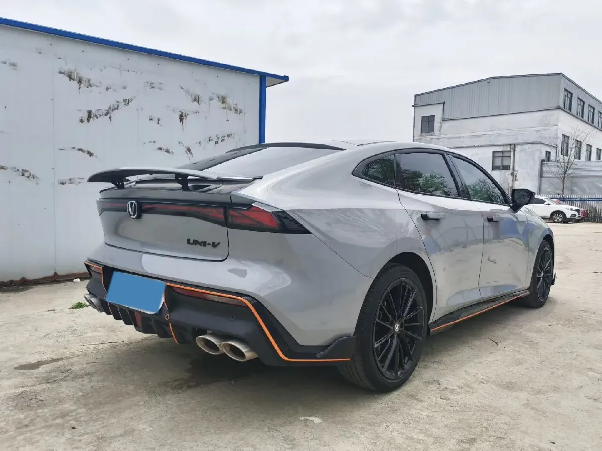 2023 ChangAn UNI-V 2.0T 233HP L4 8AT,autocango,china used car exporter,china ev exporter,chinese used car exporter,chinese used ev exporter