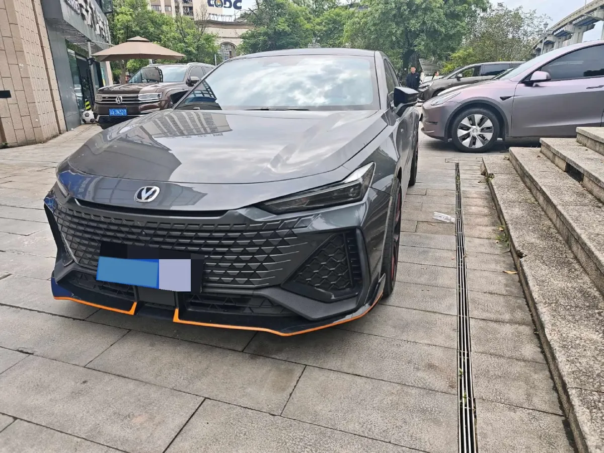 2022 ChangAn UNI-V 2.0T 233HP L4 8AT,autocango,china used car exporter,china ev exporter,chinese used car exporter,chinese used ev exporter