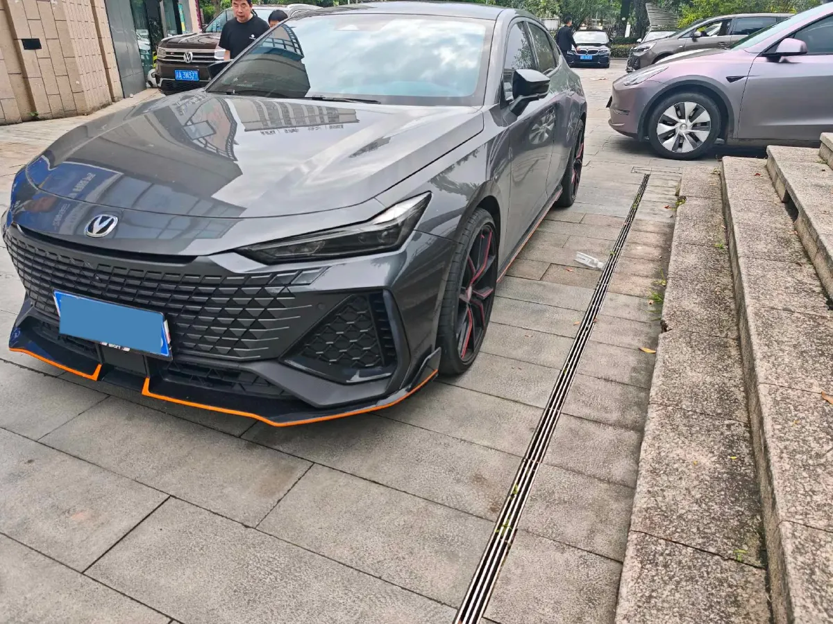 2022 ChangAn UNI-V 2.0T 233HP L4 8AT,autocango,china used car exporter,china ev exporter,chinese used car exporter,chinese used ev exporter