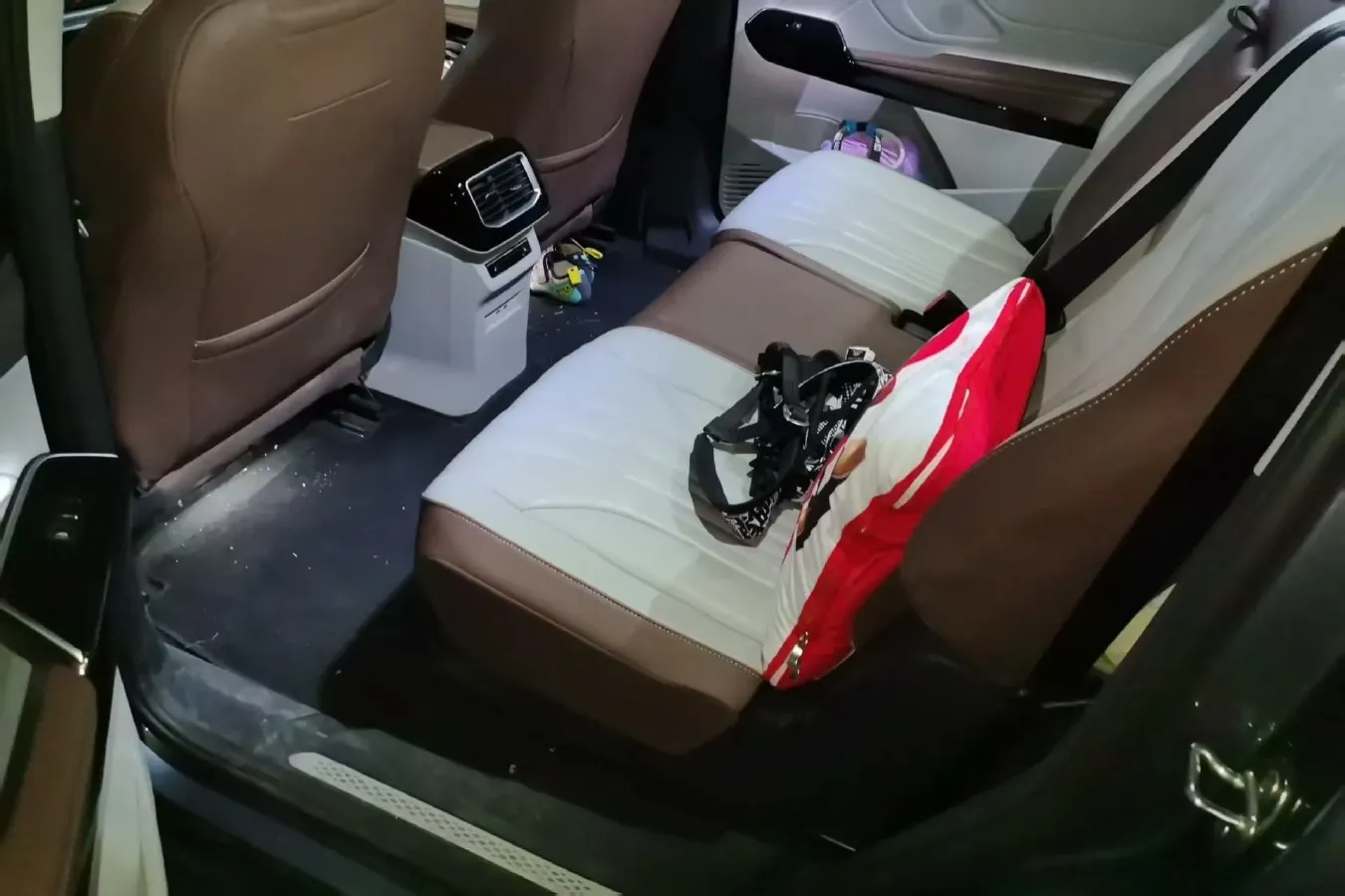 2022 Volkswagen ID.6 X BEV 83.4KWH,autocango,china used car exporter,china ev exporter,chinese used car exporter,chinese used ev exporter