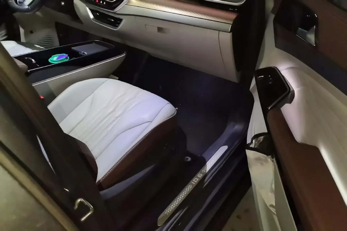 2022 Volkswagen ID.6 X BEV 83.4KWH,autocango,china used car exporter,china ev exporter,chinese used car exporter,chinese used ev exporter