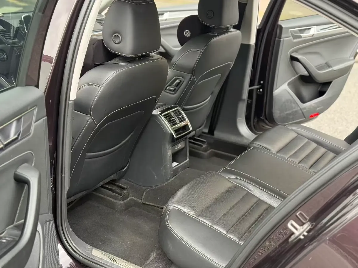 2019 Skoda Superb 2.0T 186HP L4 7DCT,autocango,china used car exporter,china ev exporter,chinese used car exporter,chinese used ev exporter