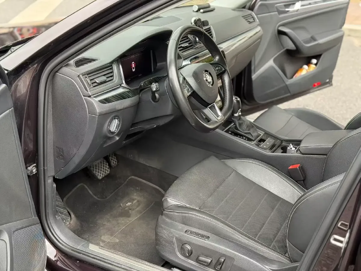 2019 Skoda Superb 2.0T 186HP L4 7DCT,autocango,china used car exporter,china ev exporter,chinese used car exporter,chinese used ev exporter