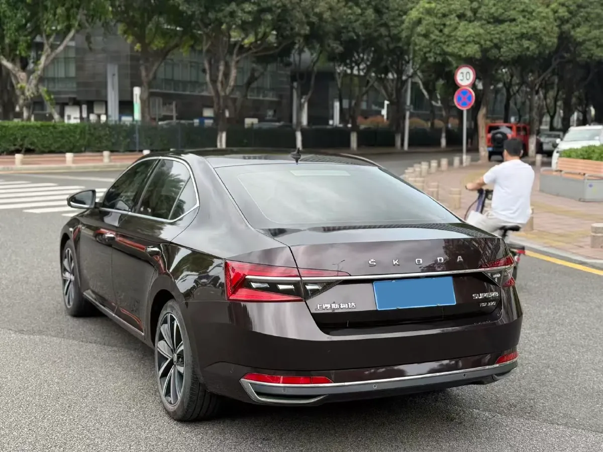 2019 Skoda Superb 2.0T 186HP L4 7DCT,autocango,china used car exporter,china ev exporter,chinese used car exporter,chinese used ev exporter