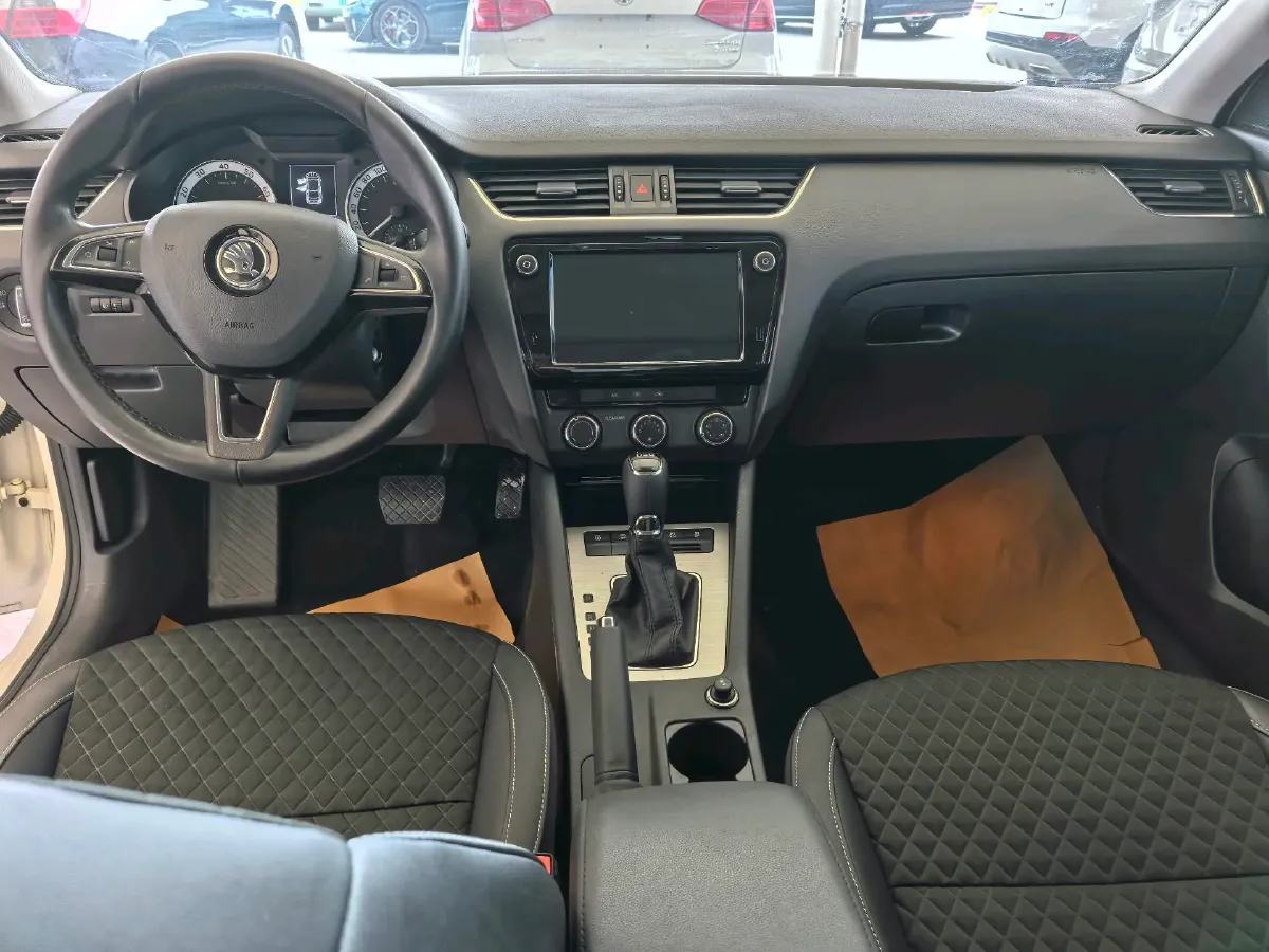 2018 Skoda Octavia 1.2T 116HP L4 7DCT,autocango,china used car exporter,china ev exporter,chinese used car exporter,chinese used ev exporter