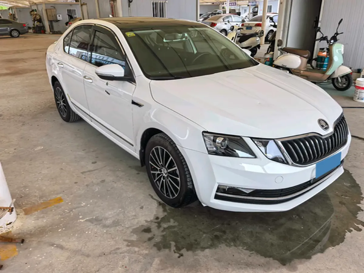 2018 Skoda Octavia 1.2T 116HP L4 7DCT,autocango,china used car exporter,china ev exporter,chinese used car exporter,chinese used ev exporter