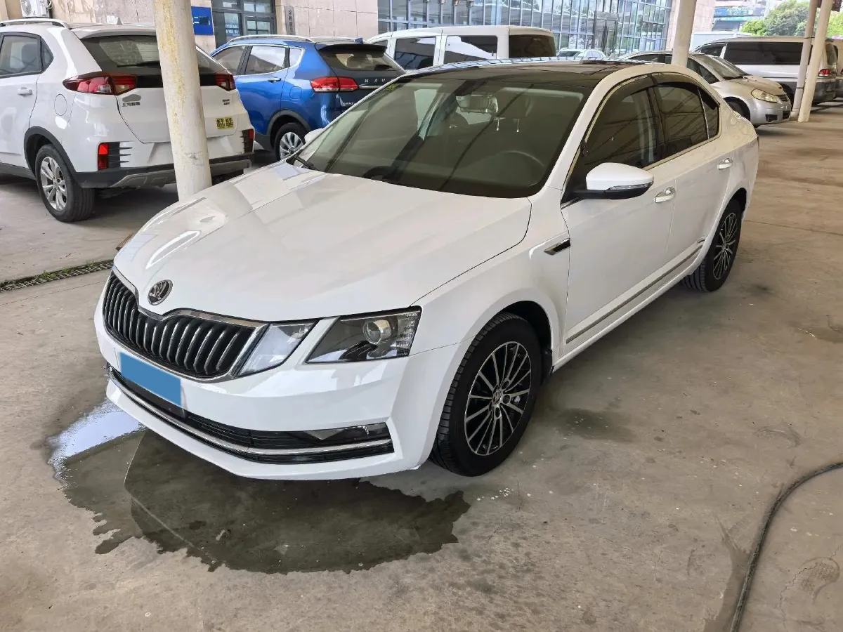 2018 Skoda Octavia 1.2T 116HP L4 7DCT,autocango,china used car exporter,china ev exporter,chinese used car exporter,chinese used ev exporter