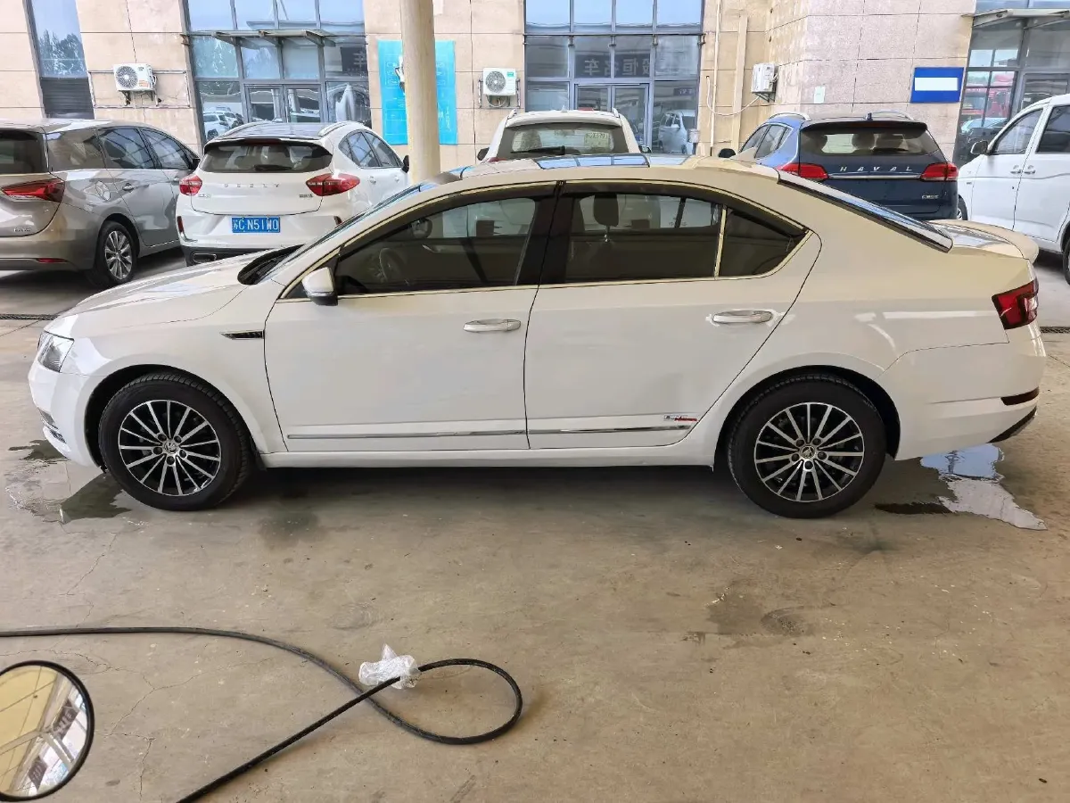 2018 Skoda Octavia 1.2T 116HP L4 7DCT,autocango,china used car exporter,china ev exporter,chinese used car exporter,chinese used ev exporter