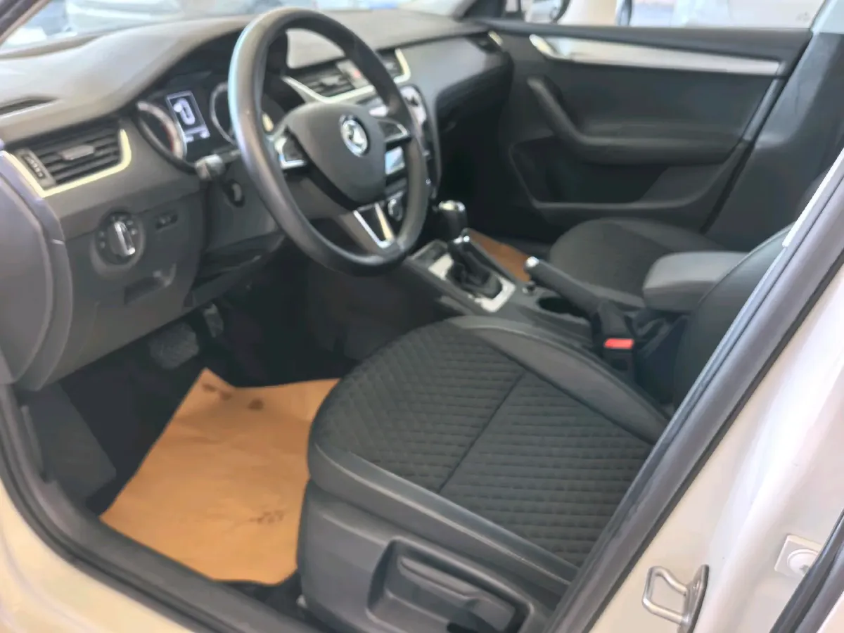 2018 Skoda Octavia 1.2T 116HP L4 7DCT,autocango,china used car exporter,china ev exporter,chinese used car exporter,chinese used ev exporter