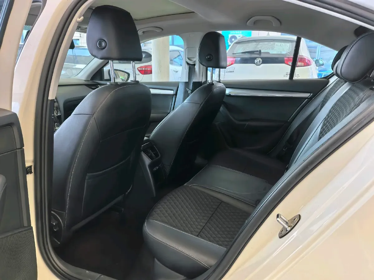 2018 Skoda Octavia 1.2T 116HP L4 7DCT,autocango,china used car exporter,china ev exporter,chinese used car exporter,chinese used ev exporter