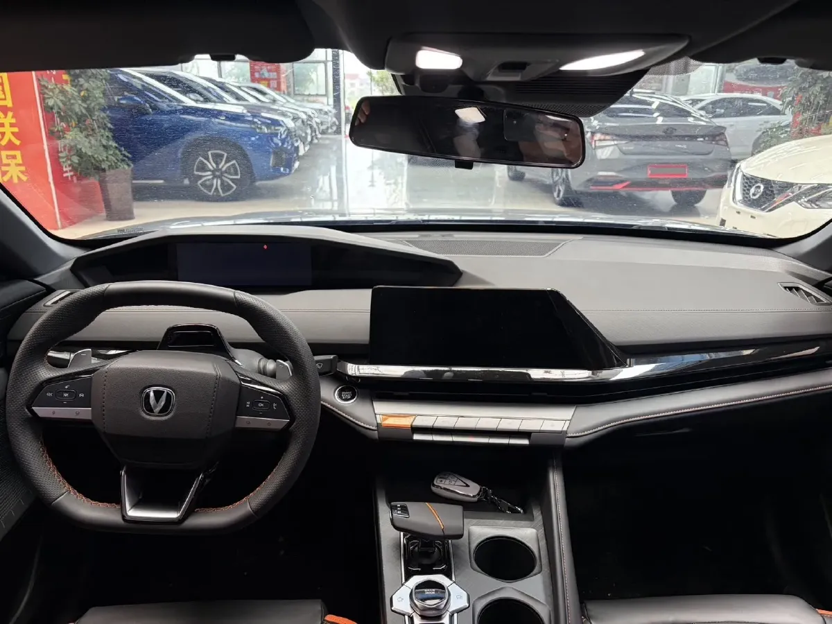 2024 ChangAn UNI-V 1.5T 188HP L4 7DCT,autocango,china used car exporter,china ev exporter,chinese used car exporter,chinese used ev exporter