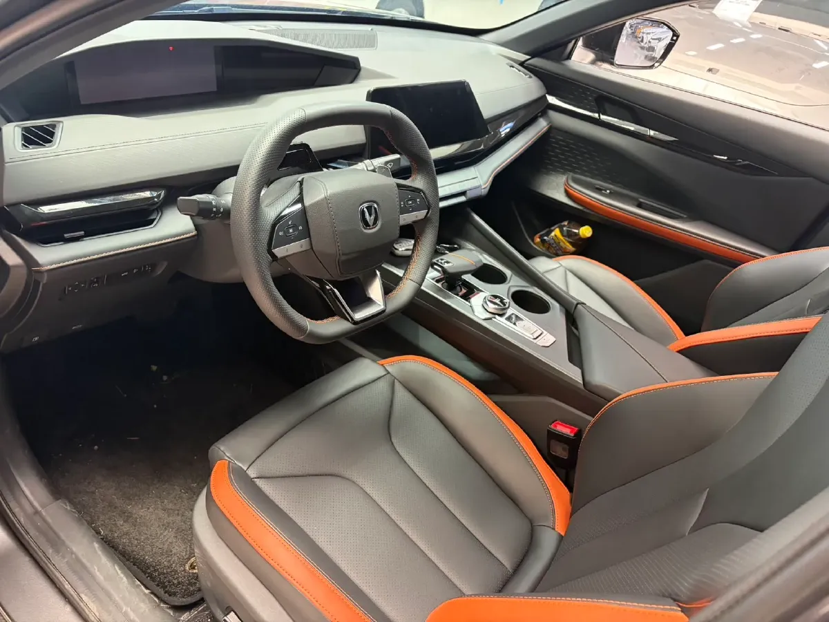 2024 ChangAn UNI-V 1.5T 188HP L4 7DCT,autocango,china used car exporter,china ev exporter,chinese used car exporter,chinese used ev exporter