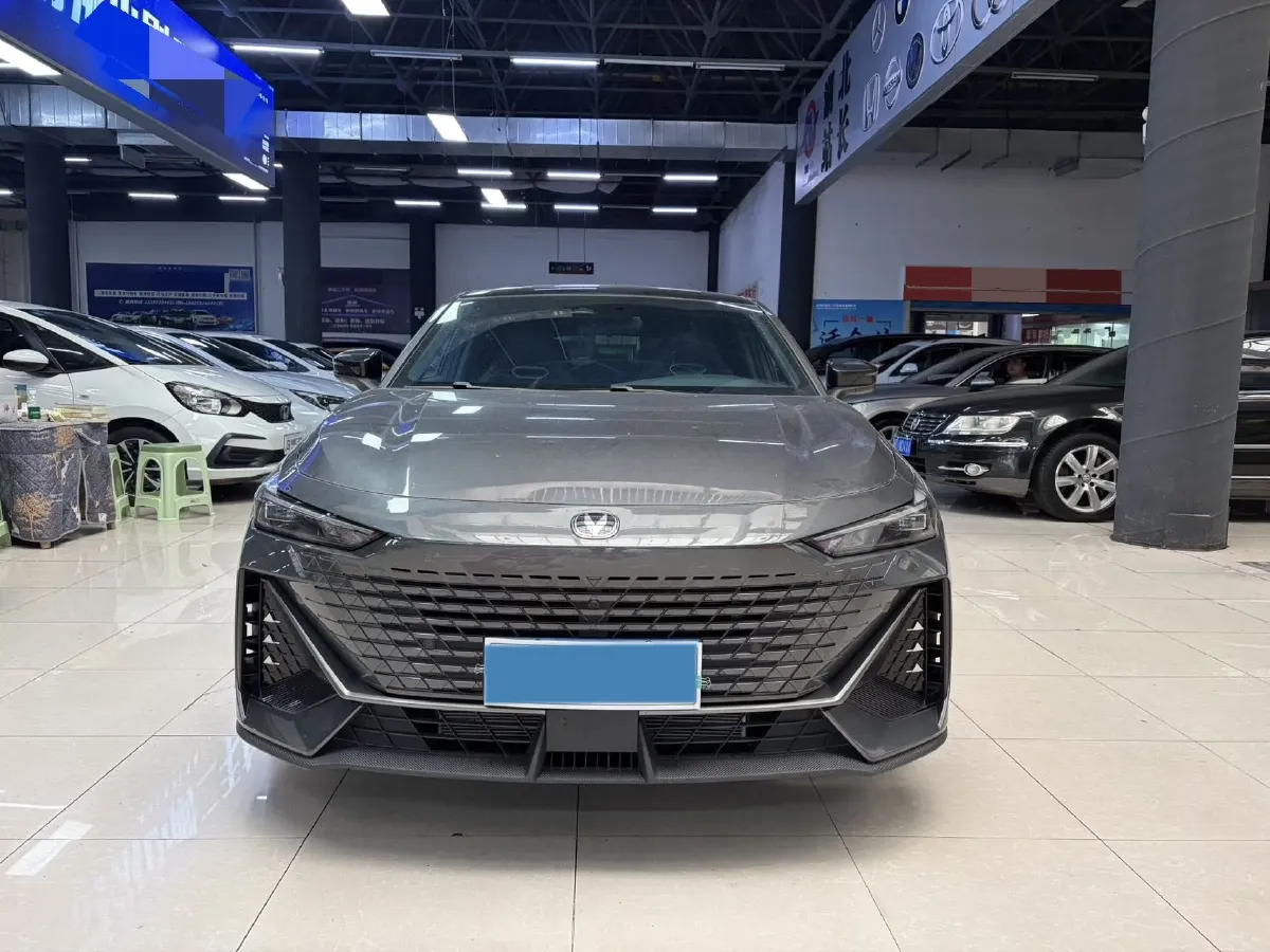 2024 ChangAn UNI-V 1.5T 188HP L4 7DCT,autocango,china used car exporter,china ev exporter,chinese used car exporter,chinese used ev exporter