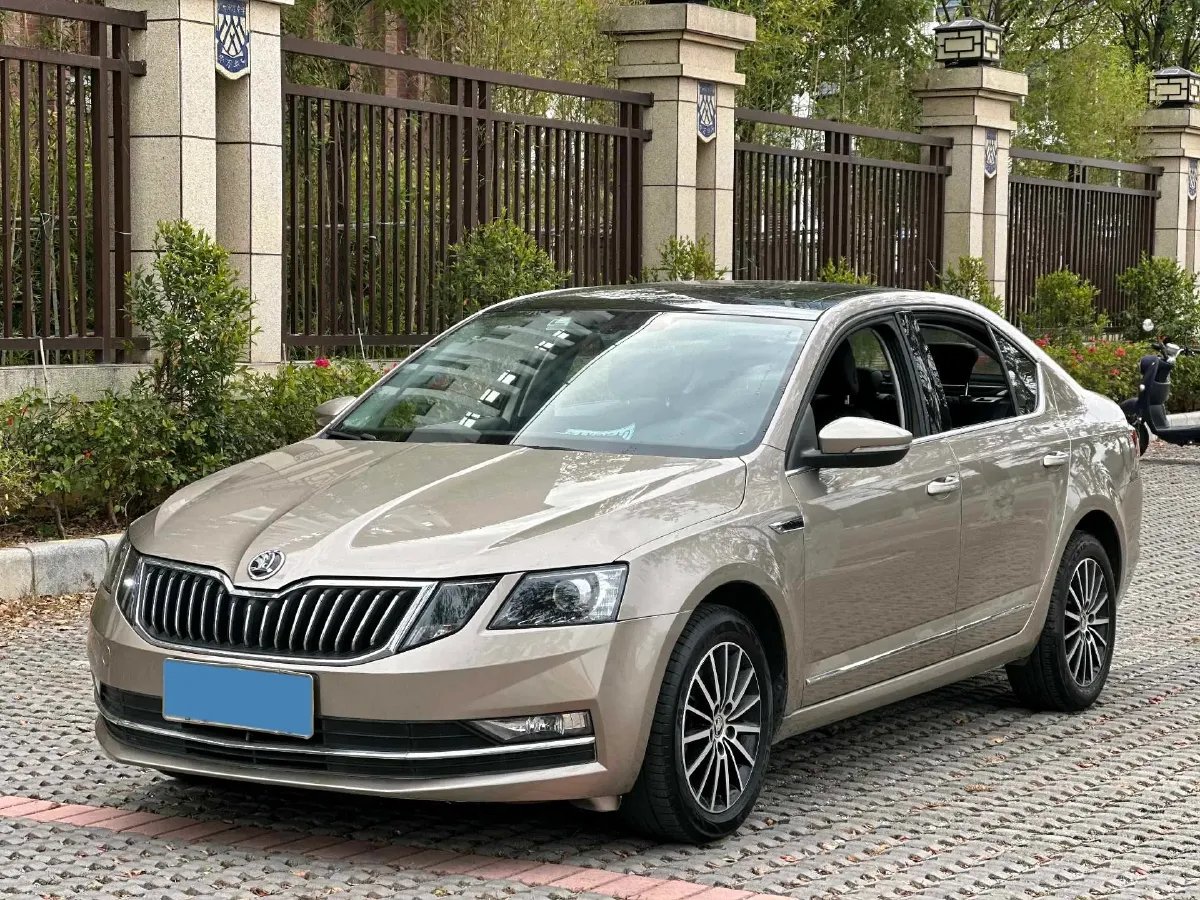 2019 Skoda Octavia 1.2T 116HP L4 7DCT,autocango,china used car exporter,china ev exporter,chinese used car exporter,chinese used ev exporter