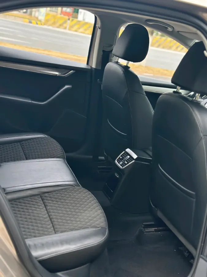 2019 Skoda Octavia 1.2T 116HP L4 7DCT,autocango,china used car exporter,china ev exporter,chinese used car exporter,chinese used ev exporter