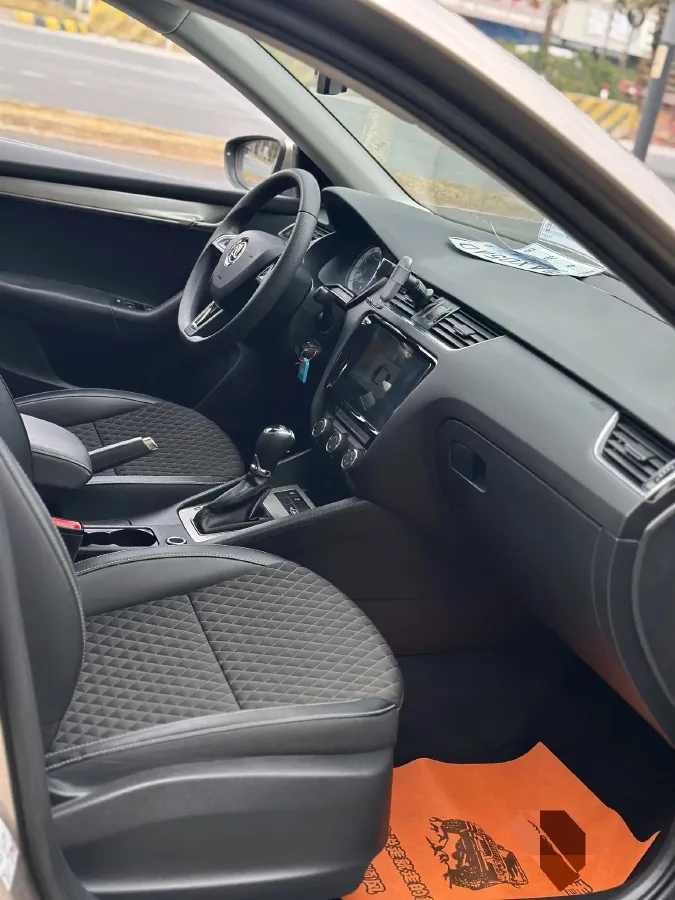 2019 Skoda Octavia 1.2T 116HP L4 7DCT,autocango,china used car exporter,china ev exporter,chinese used car exporter,chinese used ev exporter