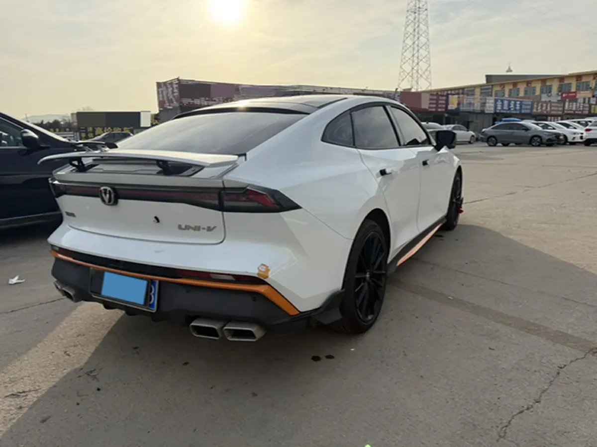 2024 ChangAn UNI-V 1.5T 188HP L4 7DCT,autocango,china used car exporter,china ev exporter,chinese used car exporter,chinese used ev exporter