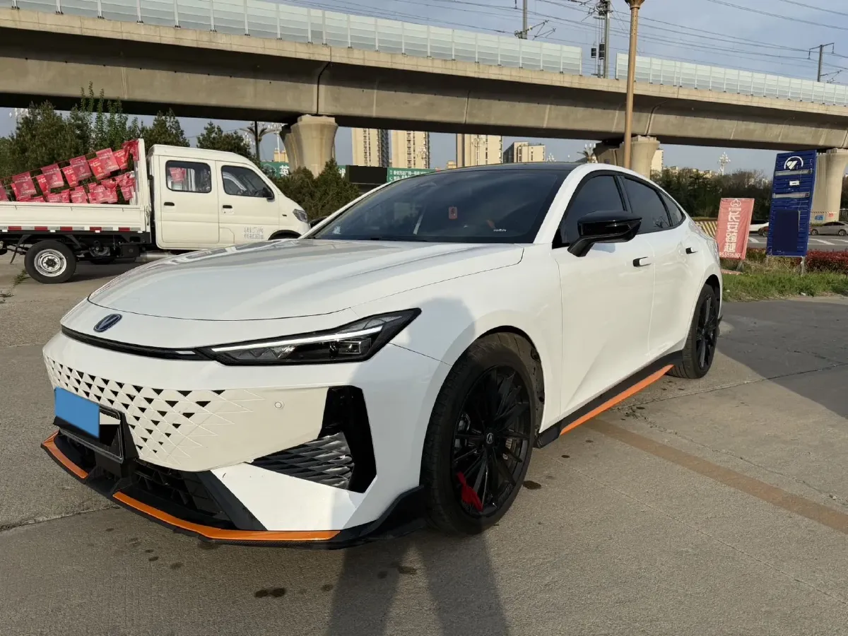 2024 ChangAn UNI-V 1.5T 188HP L4 7DCT,autocango,china used car exporter,china ev exporter,chinese used car exporter,chinese used ev exporter