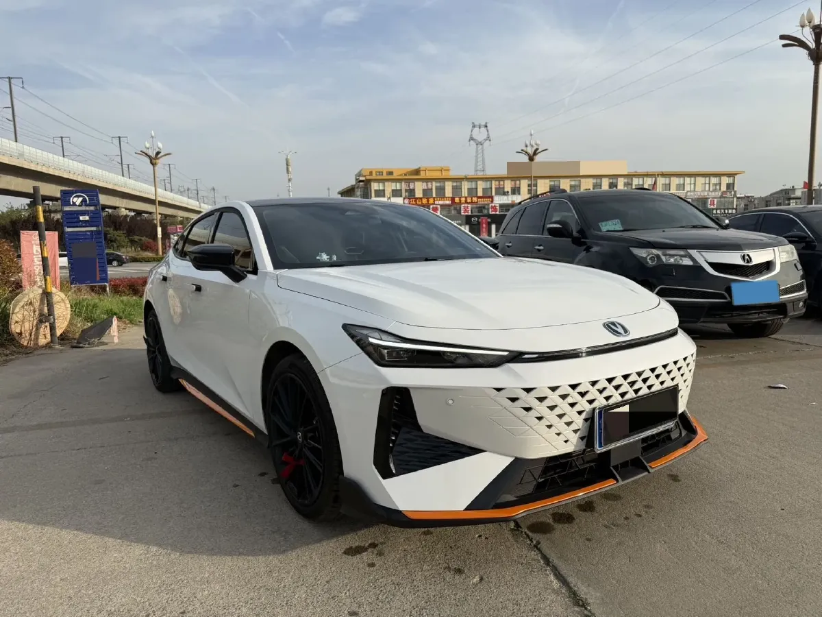 2024 ChangAn UNI-V 1.5T 188HP L4 7DCT,autocango,china used car exporter,china ev exporter,chinese used car exporter,chinese used ev exporter