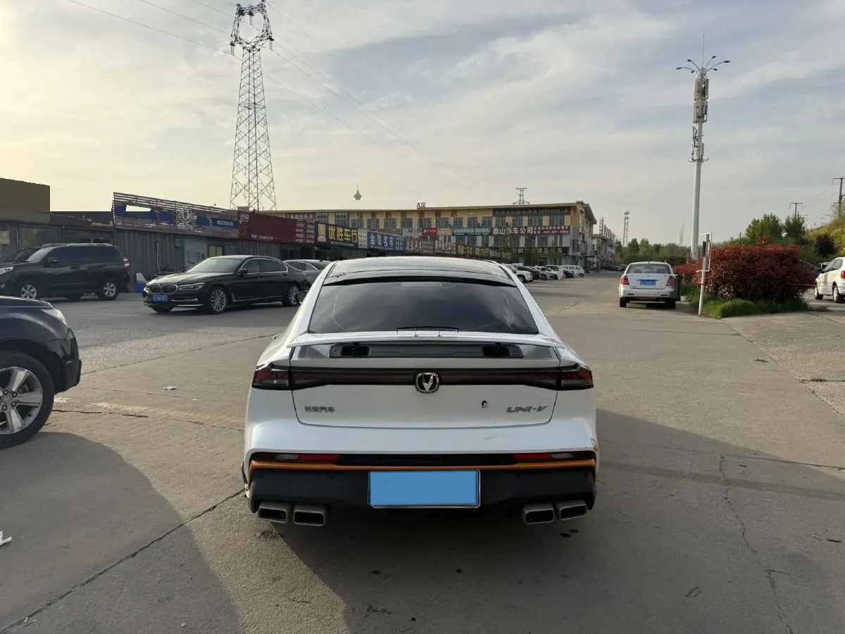 2024 ChangAn UNI-V 1.5T 188HP L4 7DCT,autocango,china used car exporter,china ev exporter,chinese used car exporter,chinese used ev exporter
