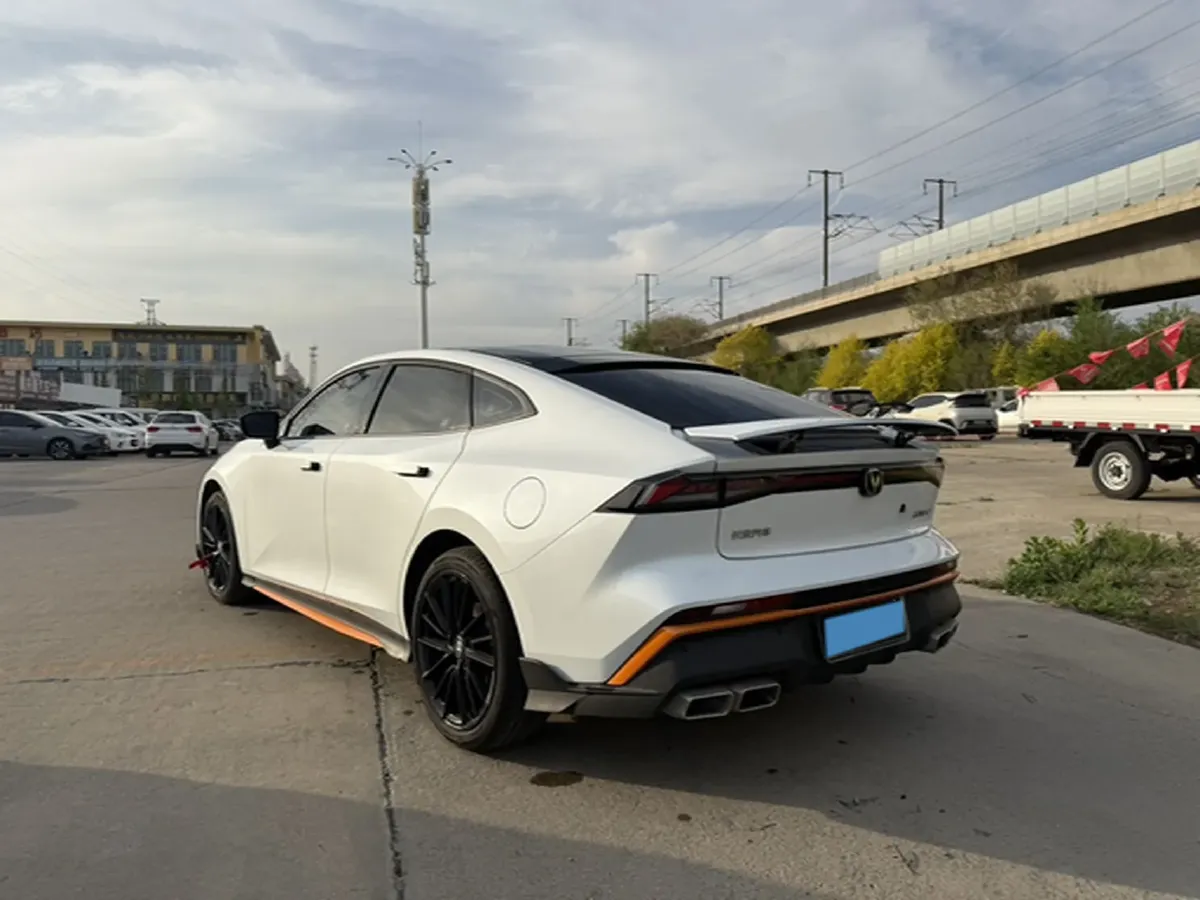 2024 ChangAn UNI-V 1.5T 188HP L4 7DCT,autocango,china used car exporter,china ev exporter,chinese used car exporter,chinese used ev exporter