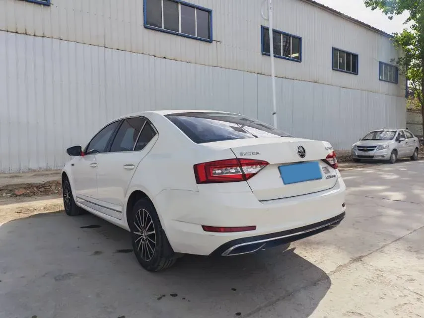 2019 Skoda Octavia 1.5L 116HP L4 6AT,autocango,china used car exporter,china ev exporter,chinese used car exporter,chinese used ev exporter