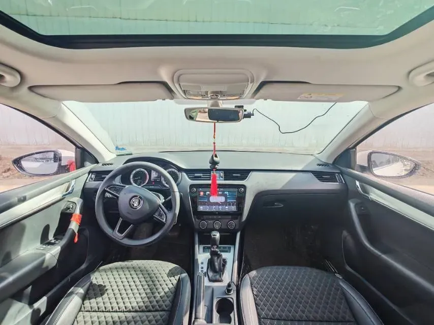 2019 Skoda Octavia 1.5L 116HP L4 6AT,autocango,china used car exporter,china ev exporter,chinese used car exporter,chinese used ev exporter